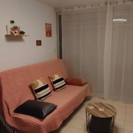 Joli 4 Personnes à 300 M De La